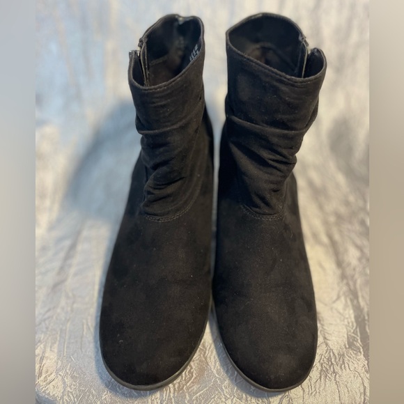 Aerosoles Misfit black scrunchy suede wedge ankle booties with side zipper - Picture 8 of 10